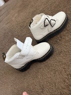 White Heart-Buckle Leather Boots